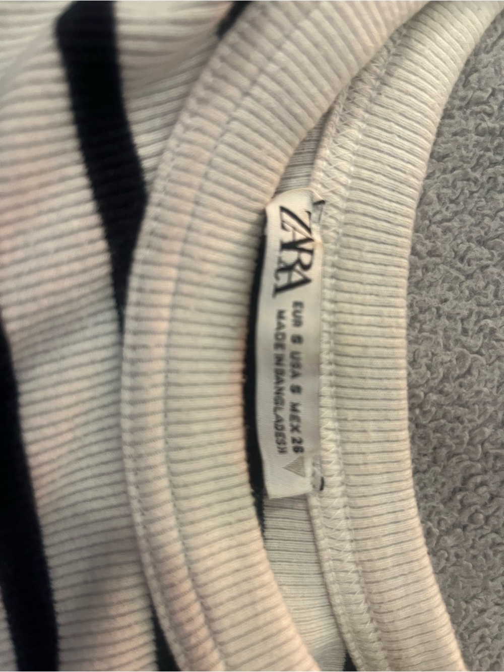Zara White and Black Ribbed Striped Tee - Picture 2 of 3
